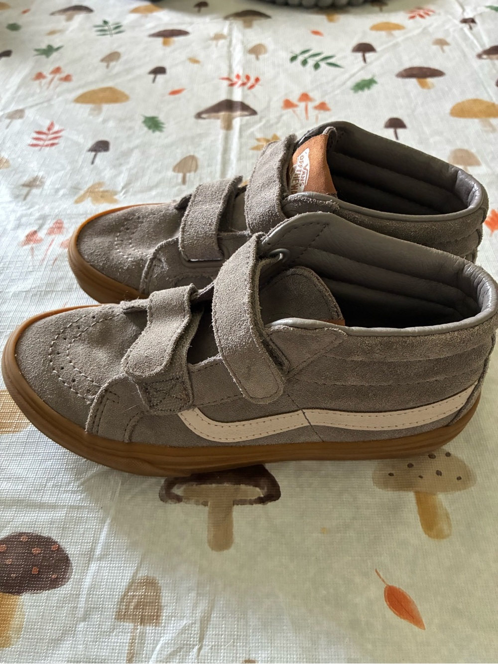 Vans Kids Suede Hook-and-Loop Sneakers in Taupe and Gum - Picture 2 of 7
